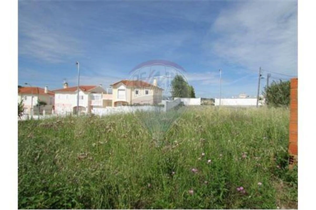 Terreno para Venda em Carregado e Cadafais Foto 1