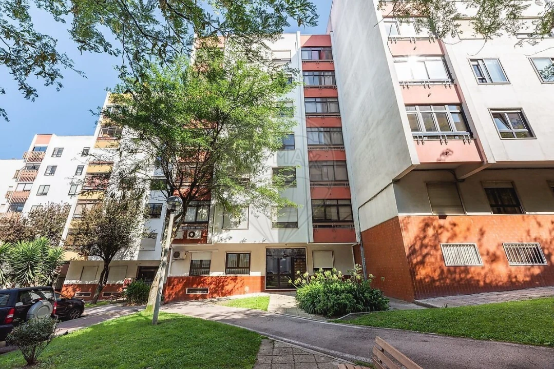 Apartamento T2 para Venda em Alfragide Foto 31