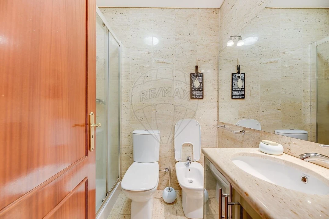 Apartamento T2 para Venda em Alfragide Foto 17