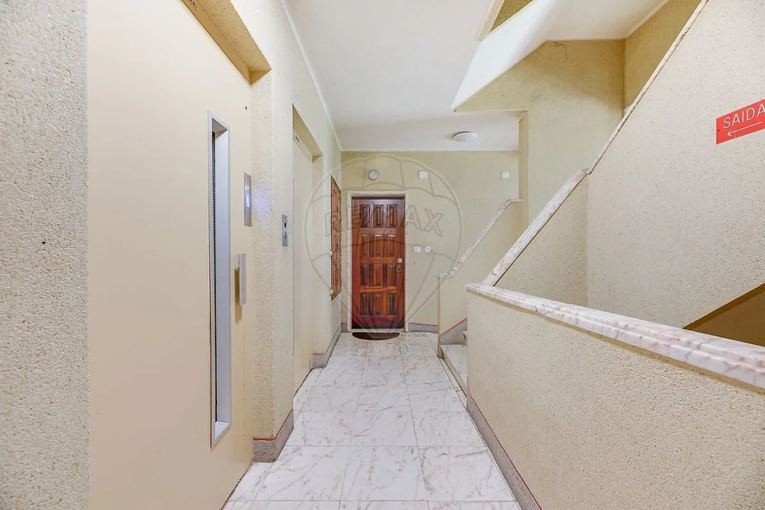 Apartamento T2 para Venda em Alfragide Foto 27