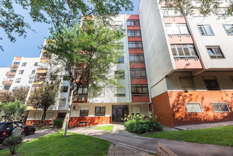 Apartamento T2 para Venda em Alfragide Foto 31