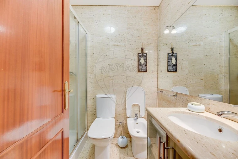 Apartamento T2 para Venda em Alfragide Foto 17