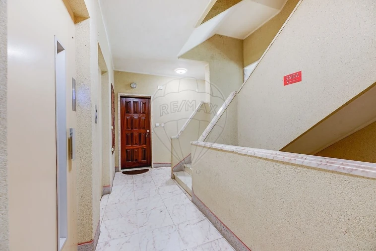 Apartamento T2 para Venda em Alfragide Foto 28
