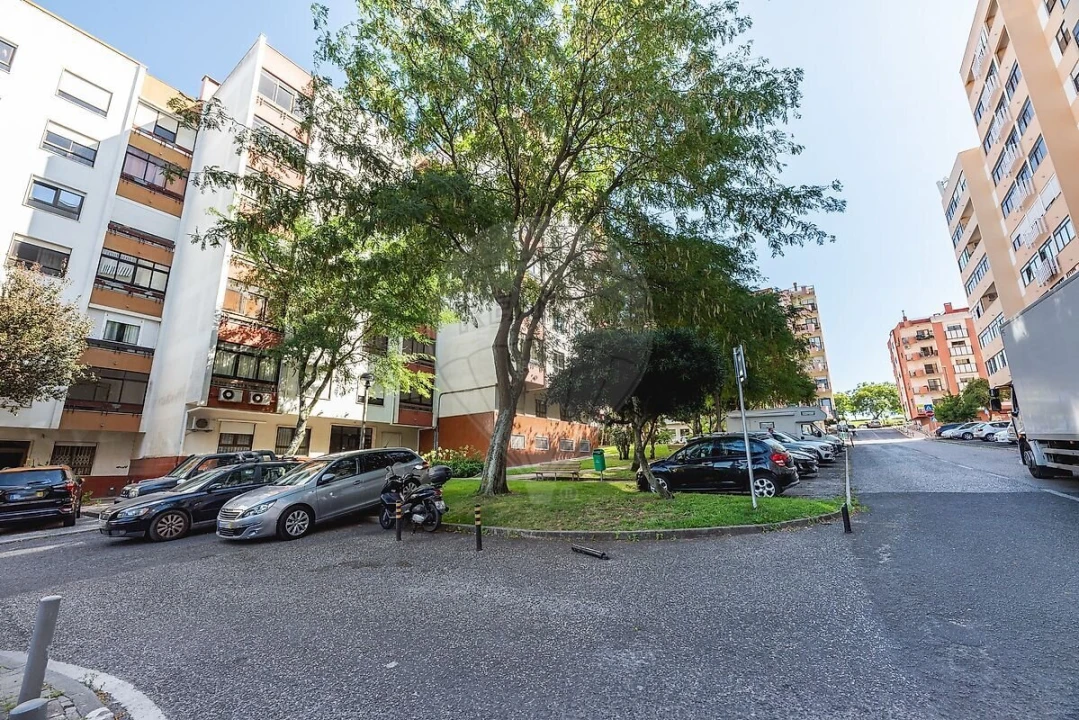 Apartamento T2 para Venda em Alfragide Foto 32