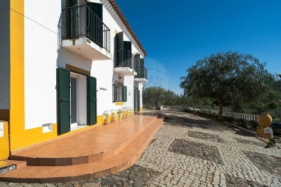 Moradia T6 para Venda em Nossa Senhora da Expectação