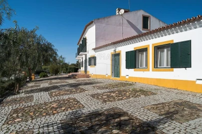 Moradia T6 para Venda em Nossa Senhora da Expectação