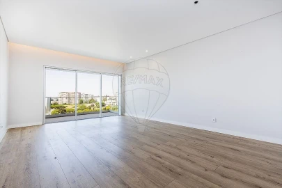 Apartamento T2 para Venda em Carnaxide e Queijas