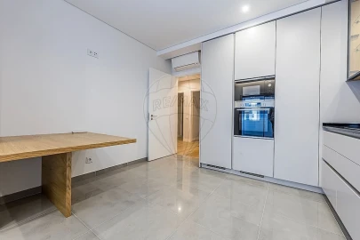 Apartamento T2 para Venda em Carnaxide e Queijas