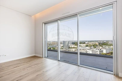 Apartamento T2 para Venda em Carnaxide e Queijas