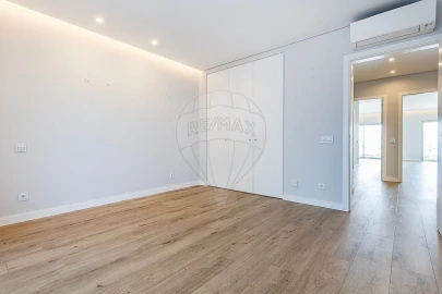 Apartamento T2 para Venda em Carnaxide e Queijas