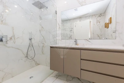 Apartamento T2 para Venda em Carnaxide e Queijas