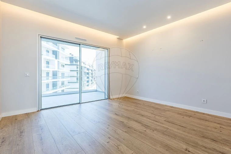 Apartamento T2 para Venda em Carnaxide e Queijas Foto 15