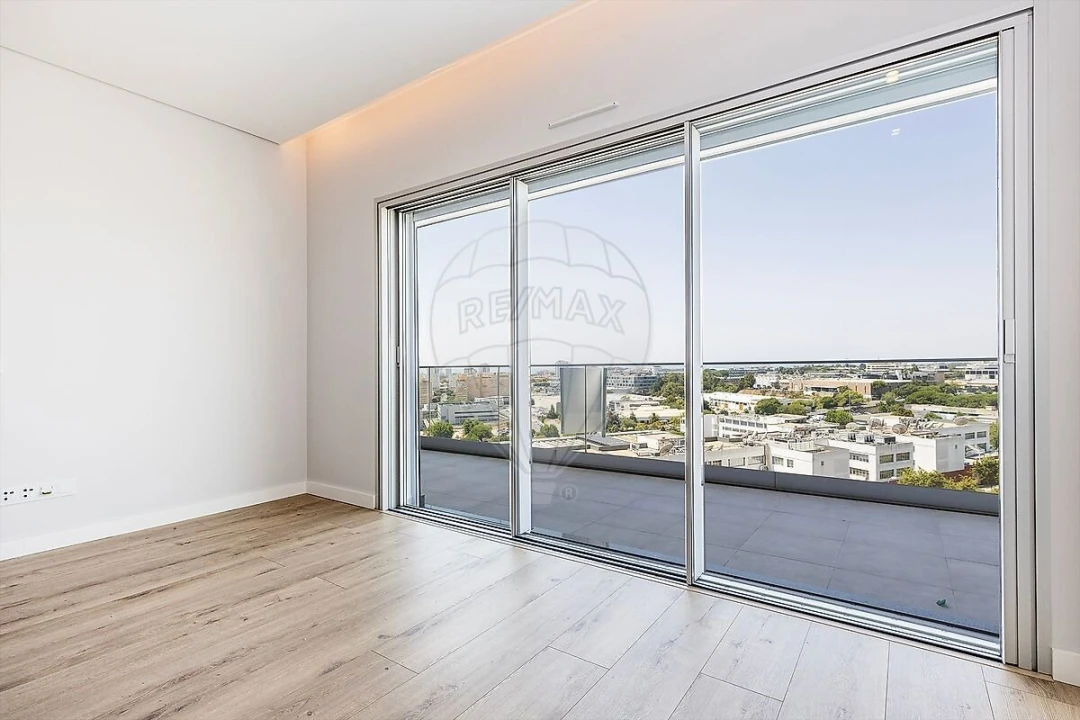 Apartamento T2 para Venda em Carnaxide e Queijas Foto 1