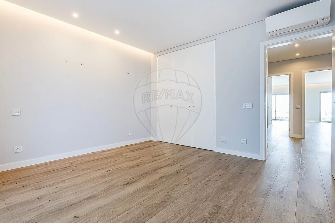 Apartamento T2 para Venda em Carnaxide e Queijas Foto 17