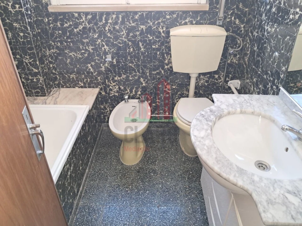 Apartamento T4 para Venda em Santo Antonio dos Olivais Foto 13