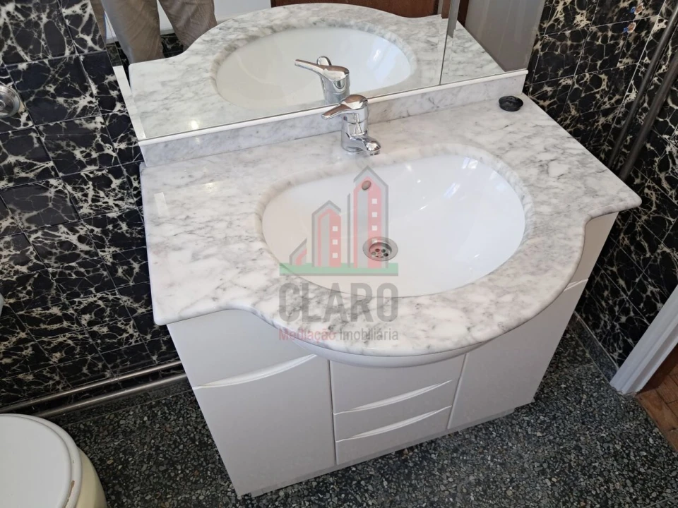 Apartamento T4 para Venda em Santo Antonio dos Olivais Foto 14
