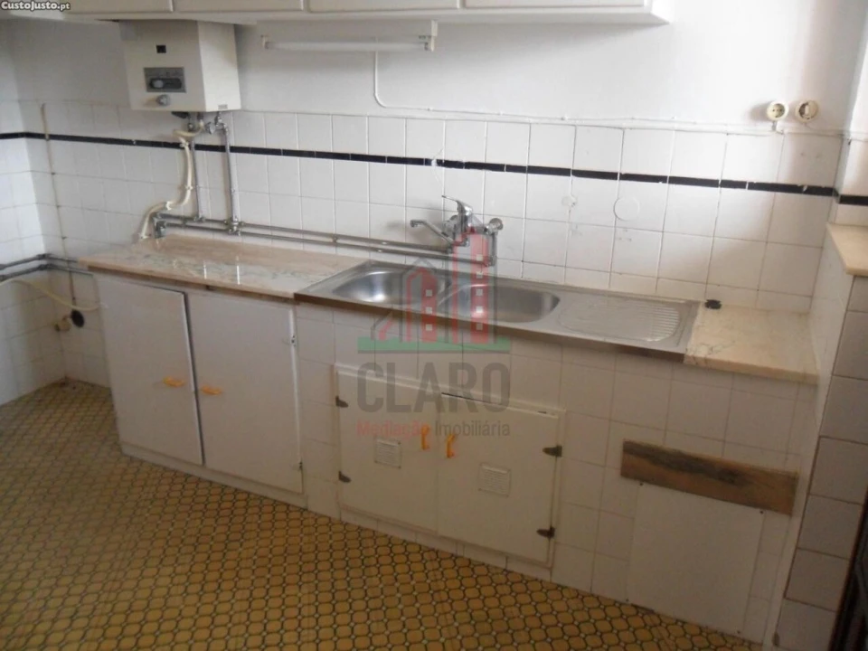 Apartamento T4 para Venda em Santo Antonio dos Olivais Foto 2