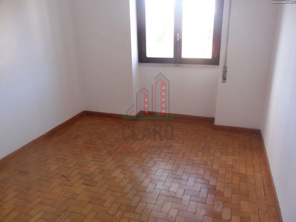 Apartamento T4 para Venda em Santo Antonio dos Olivais Foto 6