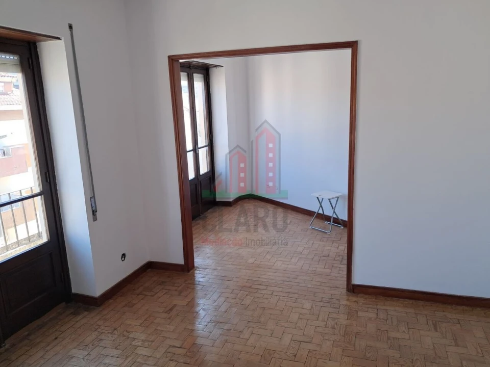 Apartamento T4 para Venda em Santo Antonio dos Olivais Foto 10
