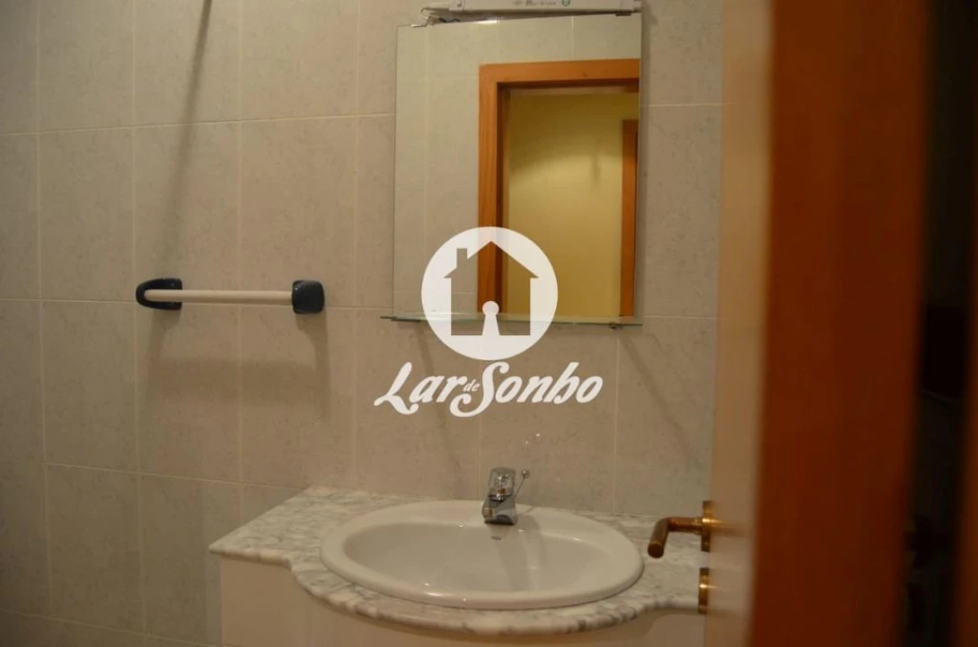 Apartamento T2 para Venda em Cidade da Maia Foto 11