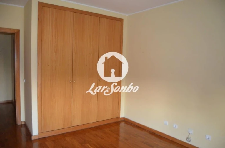 Apartamento T2 para Venda em Cidade da Maia Foto 9