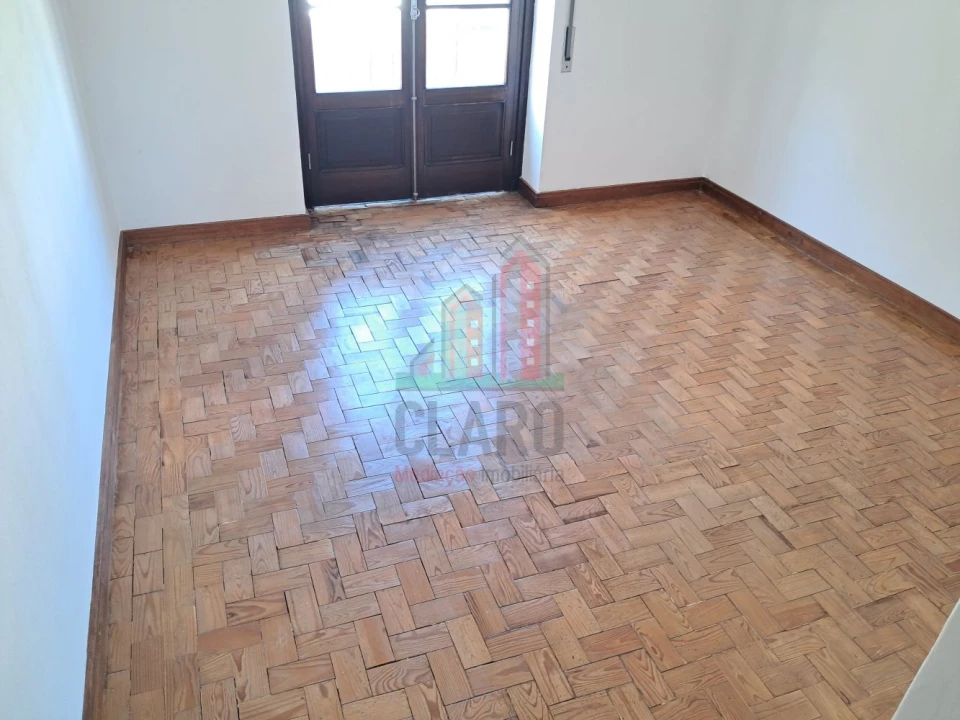 Apartamento T4 para Venda em Santo Antonio dos Olivais Foto 16