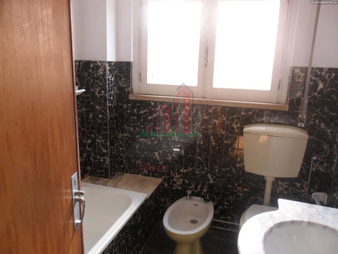 Apartamento T4 para Venda em Santo Antonio dos Olivais Foto 5