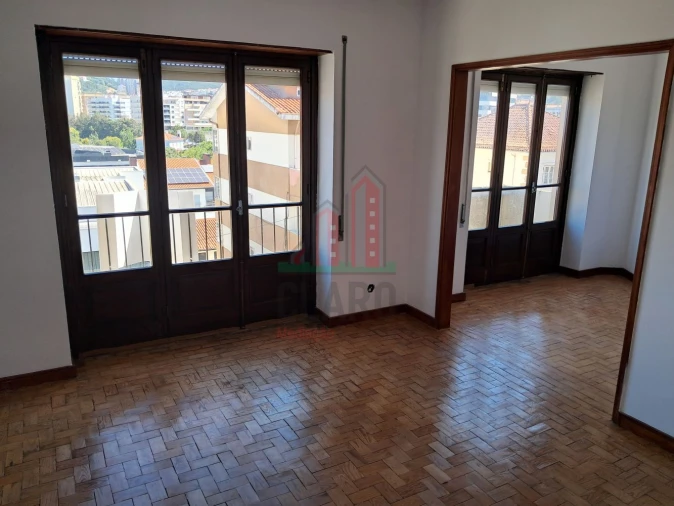 Apartamento T4 para Venda em Santo Antonio dos Olivais Foto 18