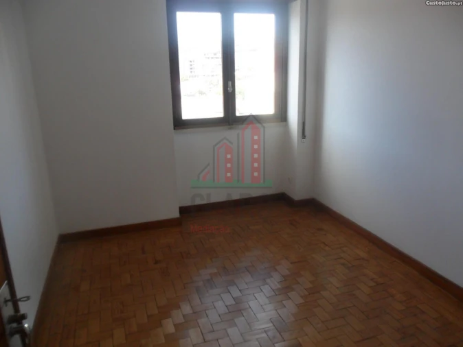 Apartamento T4 para Venda em Santo Antonio dos Olivais Foto 8