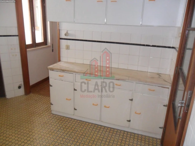 Apartamento T4 para Venda em Santo Antonio dos Olivais Foto 4