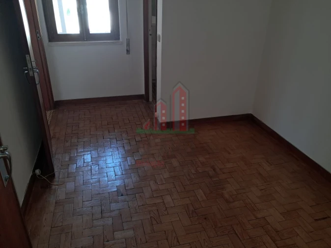 Apartamento T4 para Venda em Santo Antonio dos Olivais Foto 12