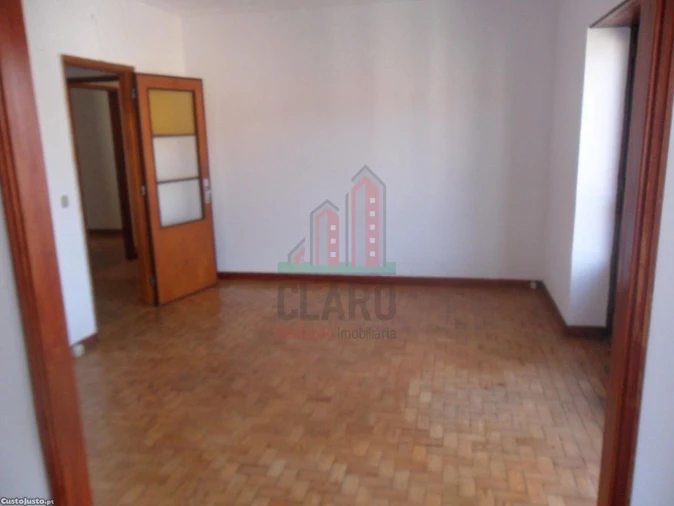 Apartamento T4 para Venda em Santo Antonio dos Olivais Foto 3