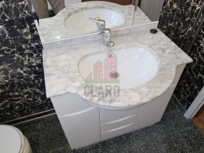 Apartamento T4 para Venda em Santo Antonio dos Olivais Foto 14