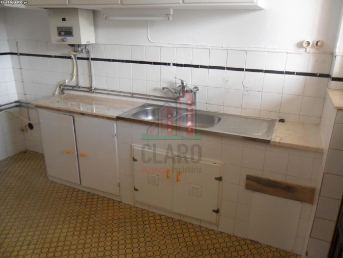 Apartamento T4 para Venda em Santo Antonio dos Olivais Foto 2