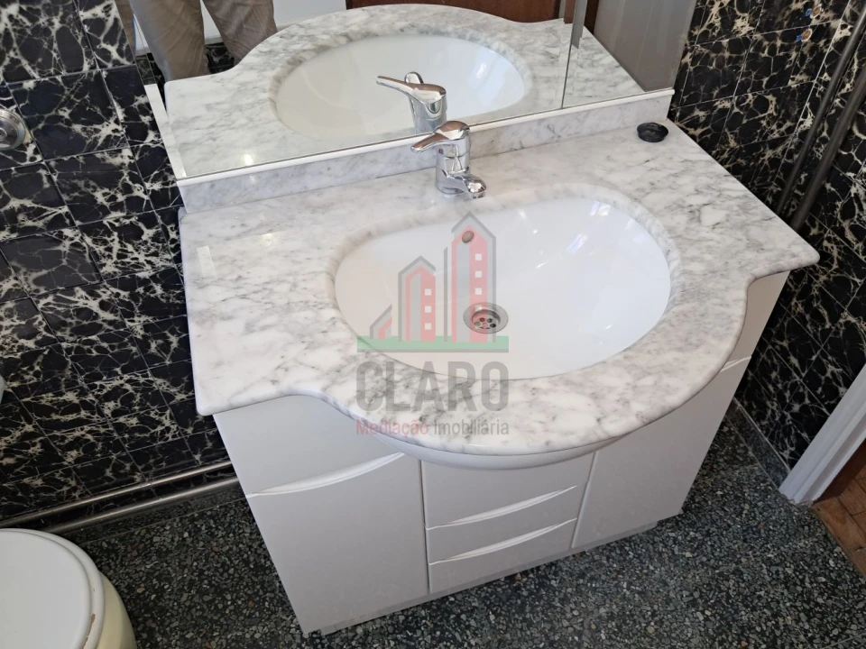 Apartamento T4 para Venda em Santo Antonio dos Olivais Foto 14