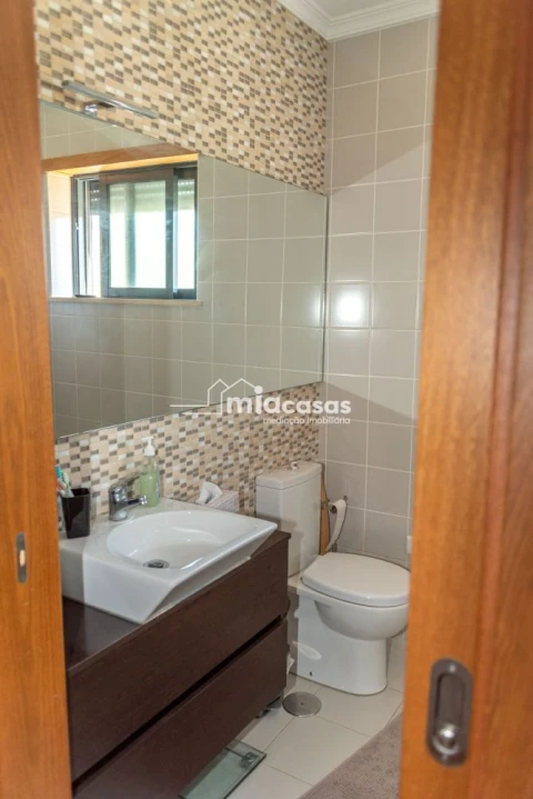 Apartamento T3 para Venda em Tamengos, Aguim e Óis do Bairro