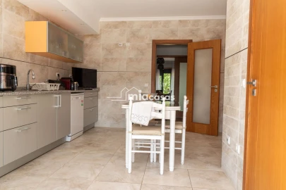 Apartamento T3 para Venda em Tamengos, Aguim e Óis do Bairro