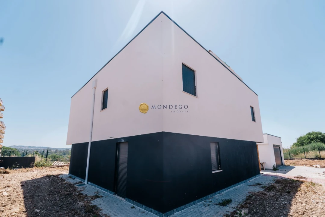 Moradia T4 para Venda em Eiras e São Paulo de Frades Foto 23