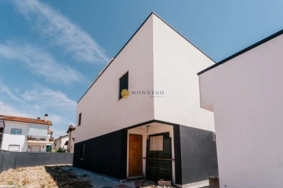 Moradia T4 para Venda em Eiras e São Paulo de Frades