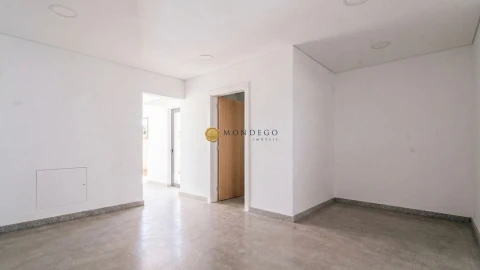 Moradia T4 para Venda em Eiras e São Paulo de Frades