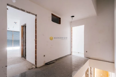 Moradia T4 para Venda em Eiras e São Paulo de Frades