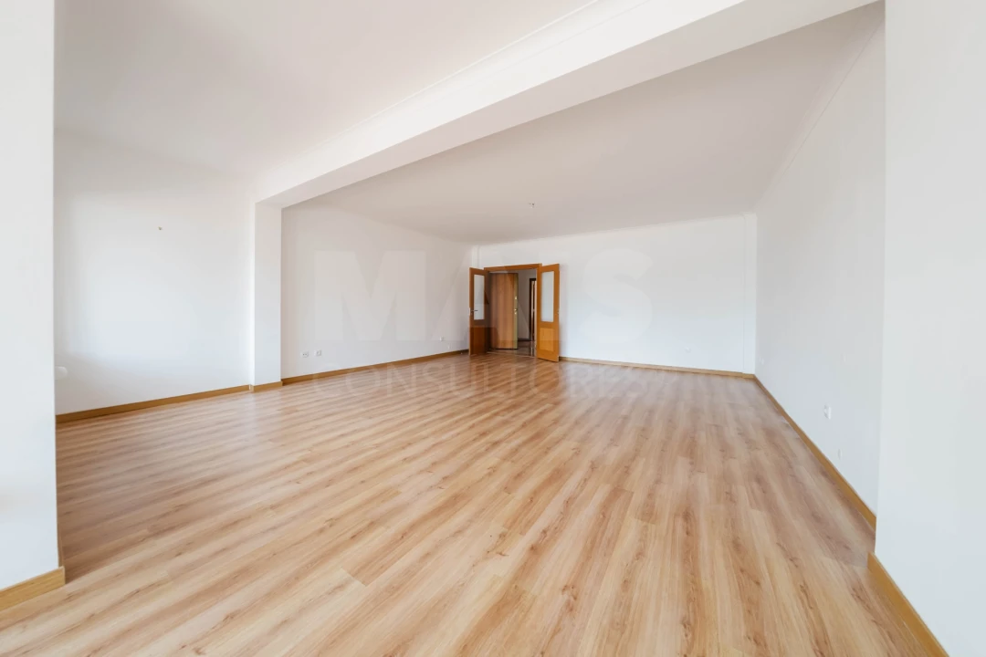 Apartamento T2 para Venda em Bombarral e Vale Covo Foto 11