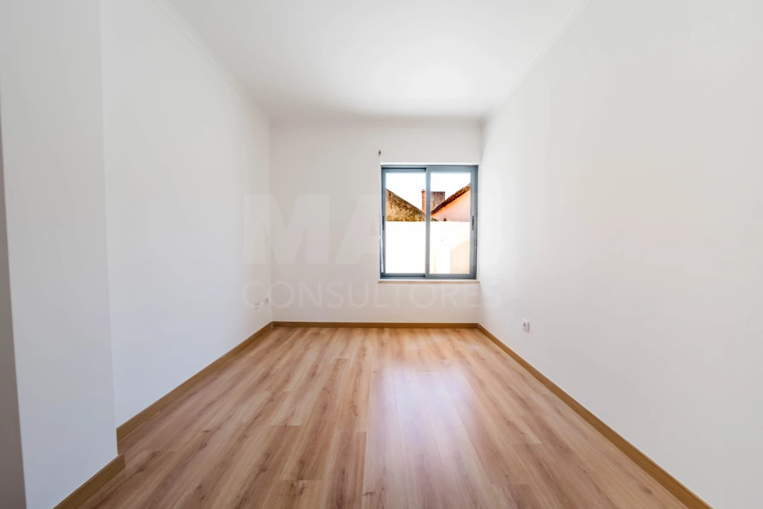 Apartamento T2 para Venda em Bombarral e Vale Covo Foto 12