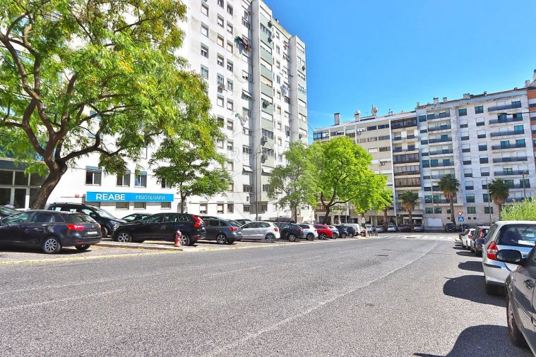 Apartamento T3 para Venda em Benfica Foto 5