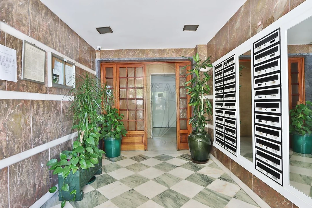 Apartamento T3 para Venda em Benfica Foto 4