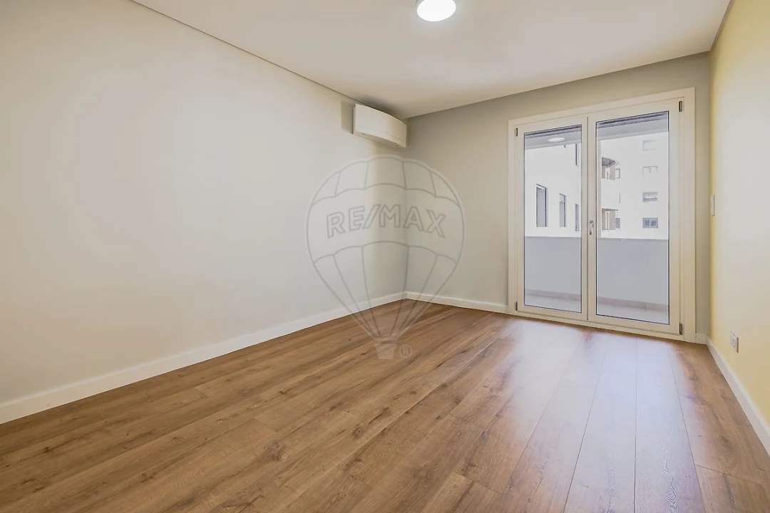 Apartamento T4 para Venda em Loures Foto 37