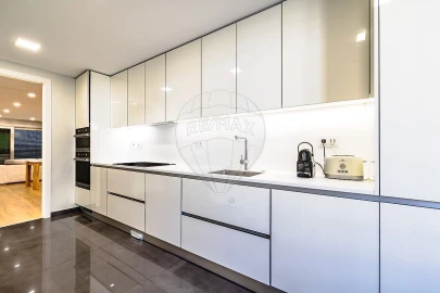 Apartamento T4 para Venda em Loures