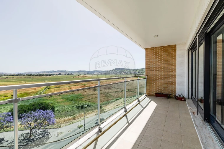 Apartamento T4 para Venda em Loures Foto 3