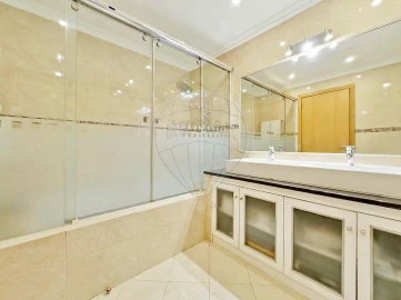 Apartamento T5 para Venda em Penha de França