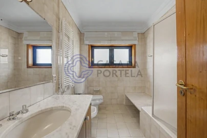 Moradia T6 para Venda em Argoncilhe